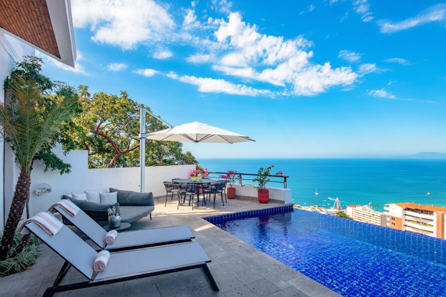 Villa Ventana; infinity pool & breathtaking views of the Bay