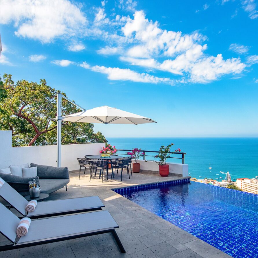 Villa Ventana; infinity pool & breathtaking views of the Bay