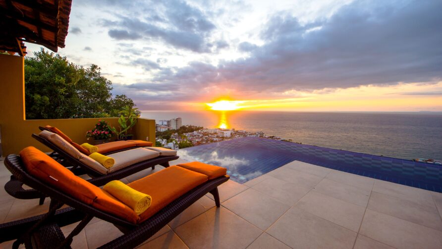 Punta del Cielo: Luxury Villa with Stunning Bay Views