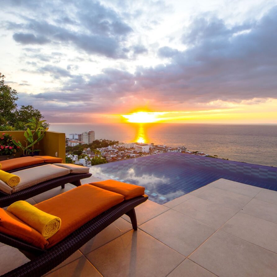 Punta del Cielo: Luxury Villa with Stunning Bay Views