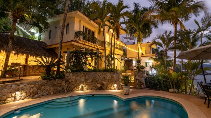 Ultimate Luxury at Villa Padre: Oceanfront Bliss