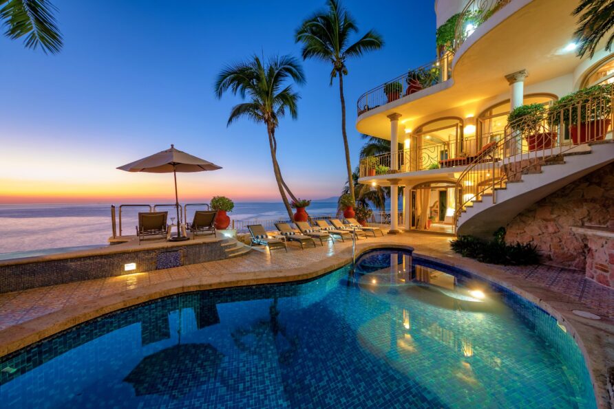 Experience Casa Buena Vida: A Luxury Oceanfront Villa